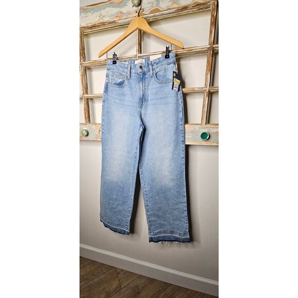NWT High Rise Wide Leg Light Wash Jeans Ladies size 6R - Picture 1 of 9